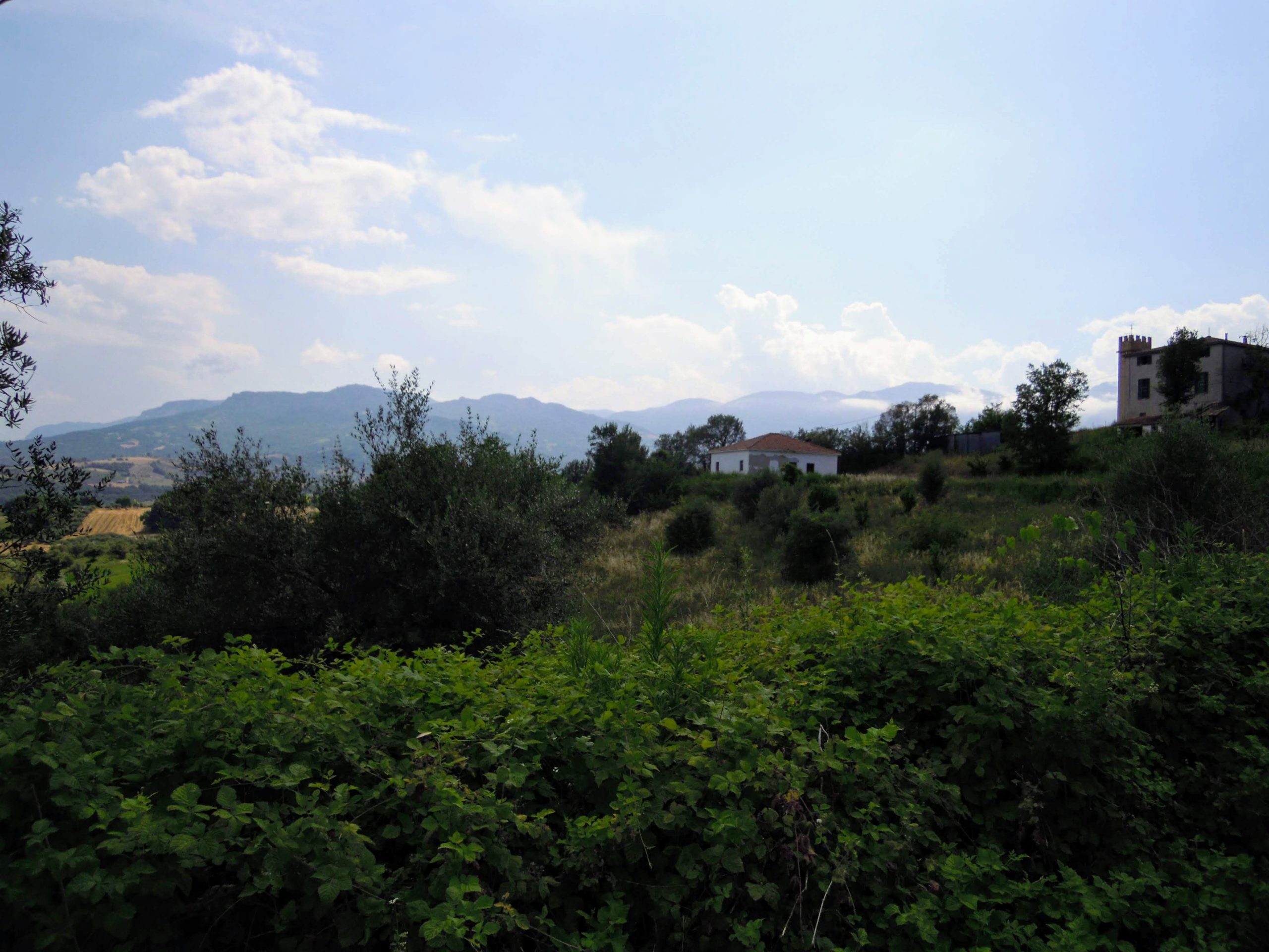 uitzicht naar bergen van Parco Nazionale Gran Sasso e Monti della Laga